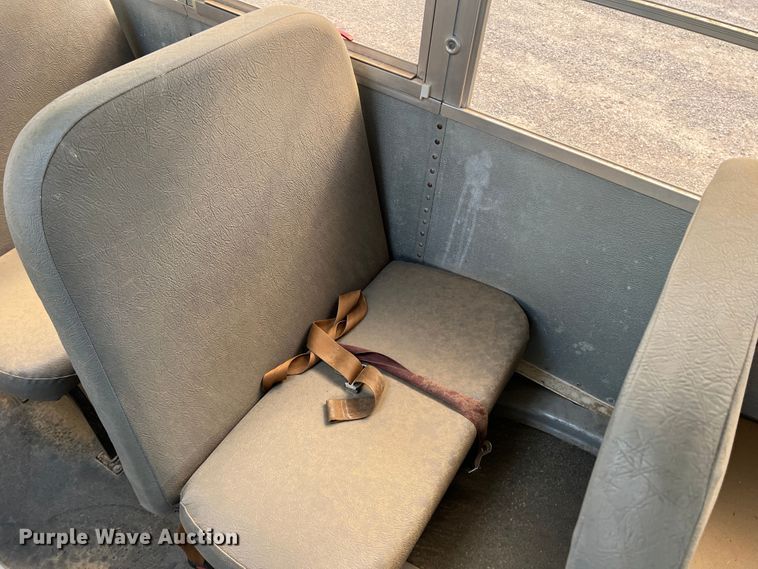 image for item LI9355 1999 International 3800  school bus