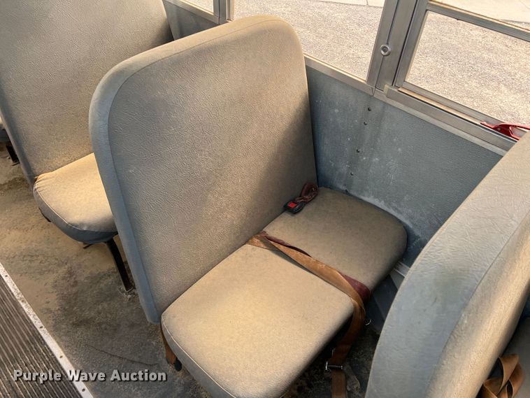 image for item LI9355 1999 International 3800  school bus