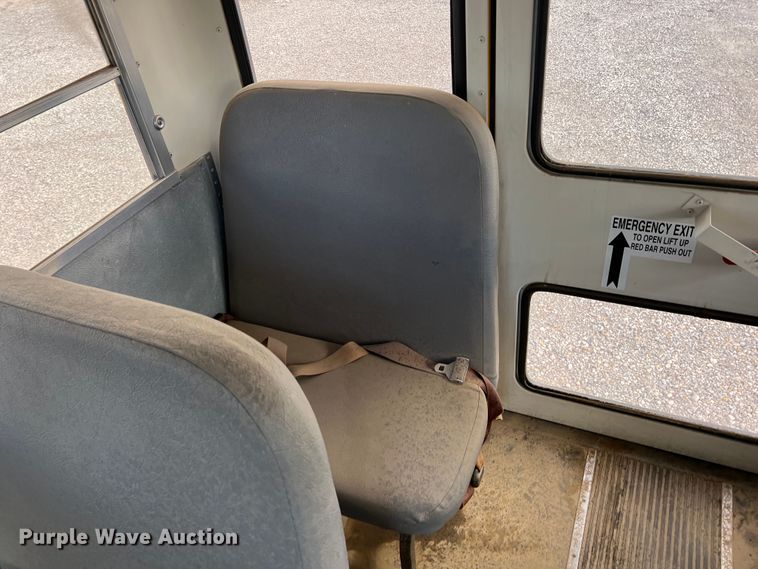 image for item LI9355 1999 International 3800  school bus