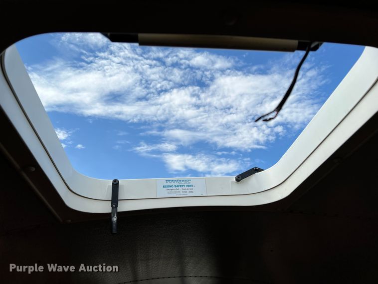 image for item LI9355 1999 International 3800  school bus