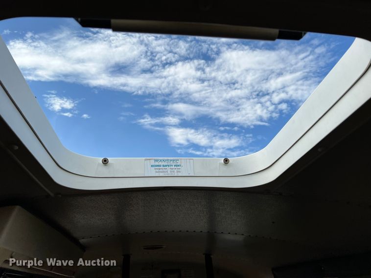 image for item LI9355 1999 International 3800  school bus