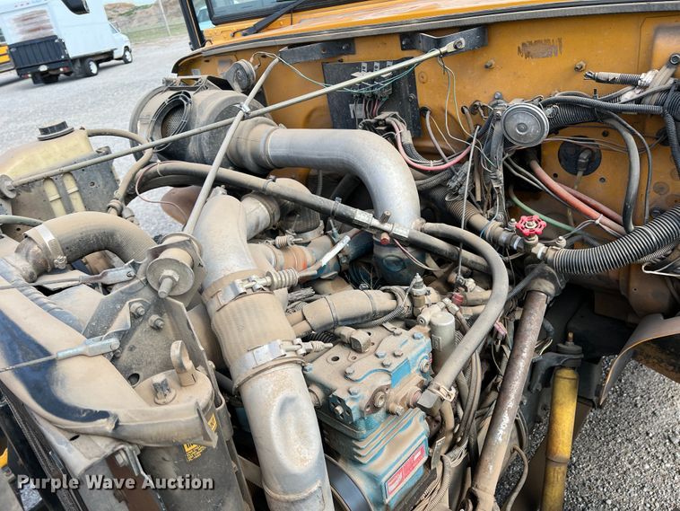 image for item LI9355 1999 International 3800  school bus