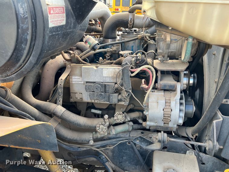 image for item LI9355 1999 International 3800  school bus