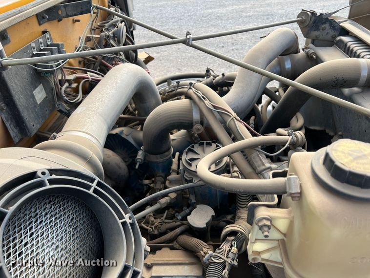 image for item LI9355 1999 International 3800  school bus