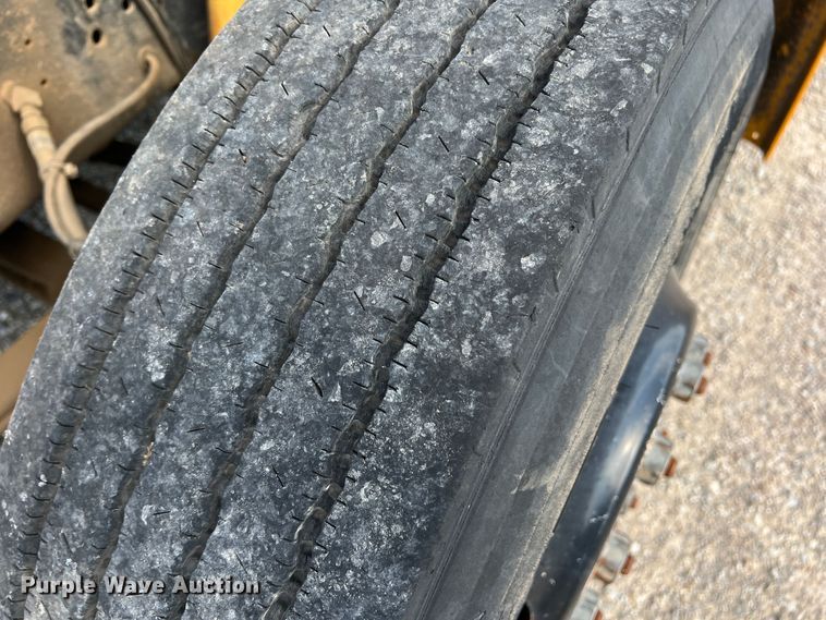 image for item LI9355 1999 International 3800  school bus