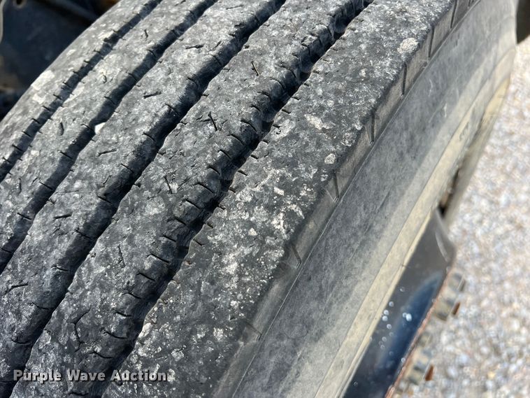 image for item LI9355 1999 International 3800  school bus