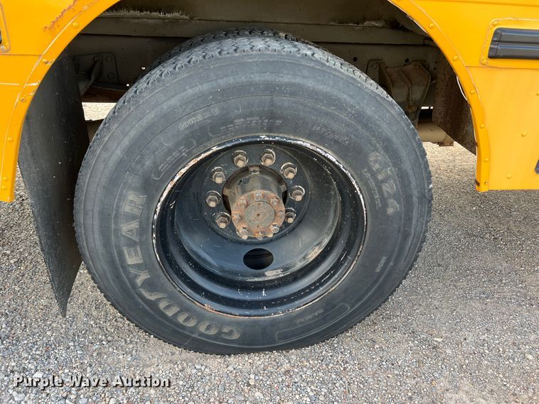 image for item LI9355 1999 International 3800  school bus