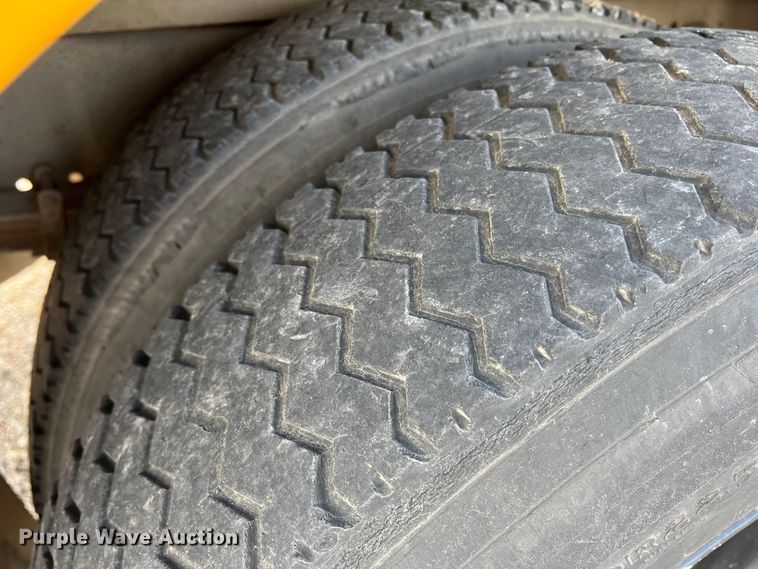 image for item LI9355 1999 International 3800  school bus