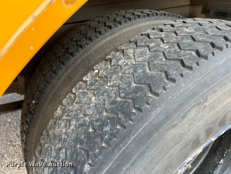 image for item LI9355 1999 International 3800  school bus