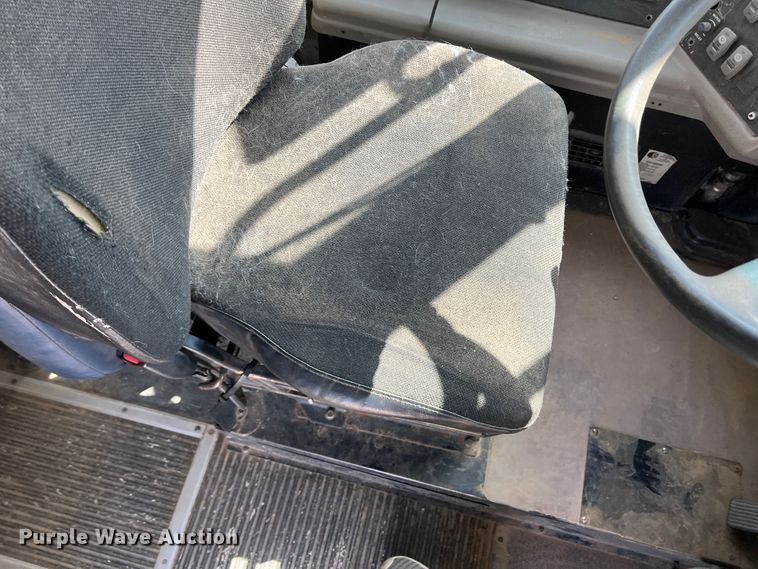 image for item LI9356 2001 Thomas  school bus