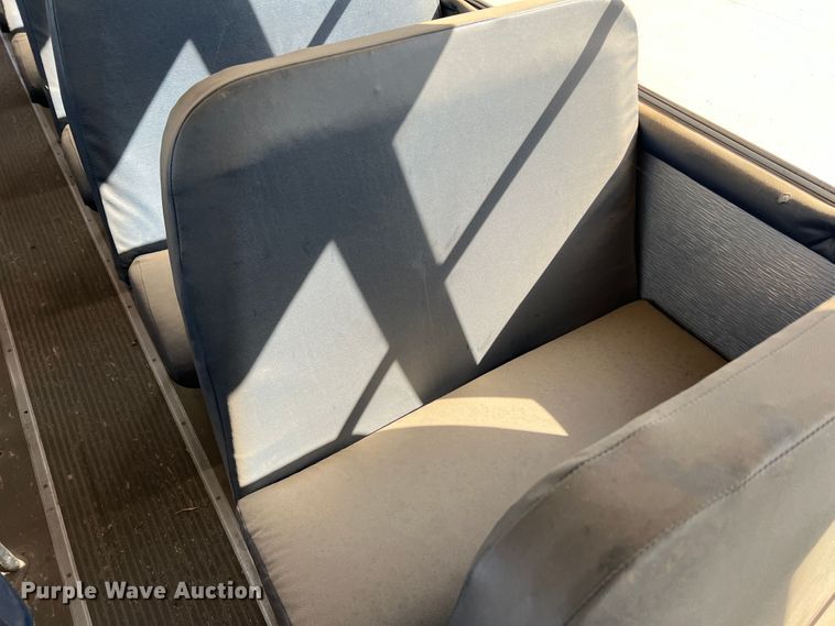 image for item LI9356 2001 Thomas  school bus