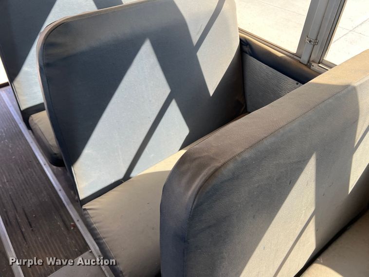 image for item LI9356 2001 Thomas  school bus