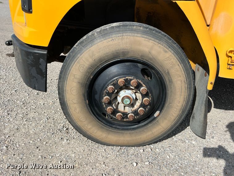 image for item LI9356 2001 Thomas  school bus