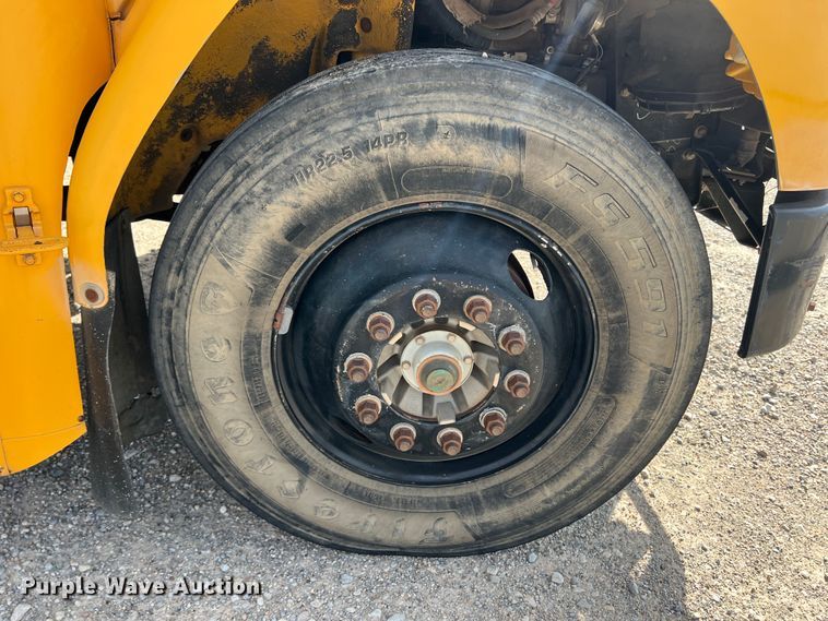 image for item LI9356 2001 Thomas  school bus