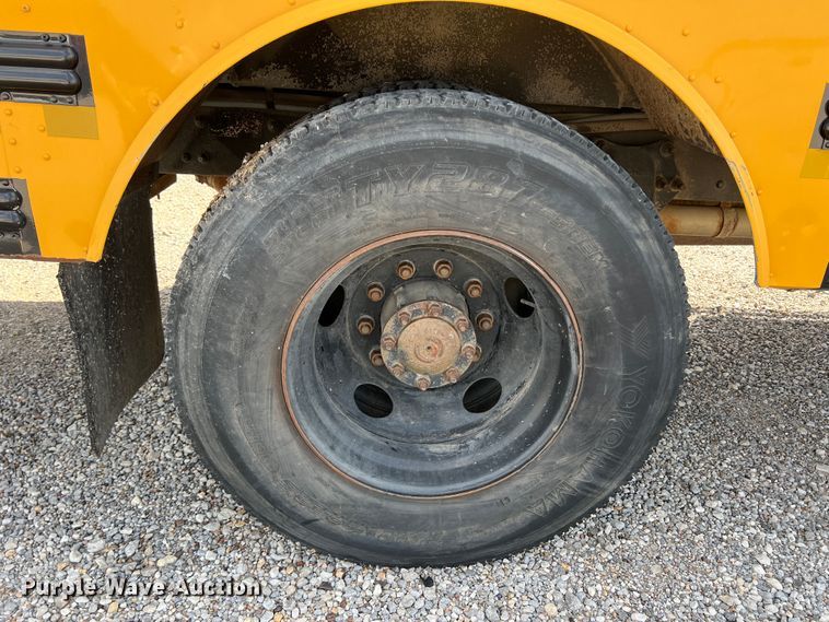 image for item LI9356 2001 Thomas  school bus