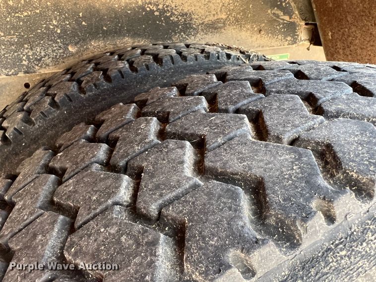 image for item LI9356 2001 Thomas  school bus