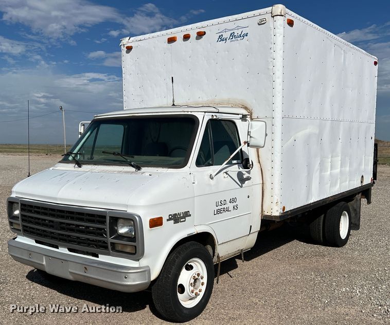 image for item LI9358 1992 Chevrolet G30  box truck