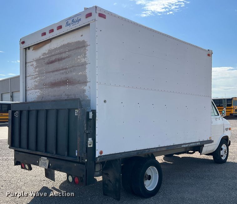 image for item LI9358 1992 Chevrolet G30  box truck