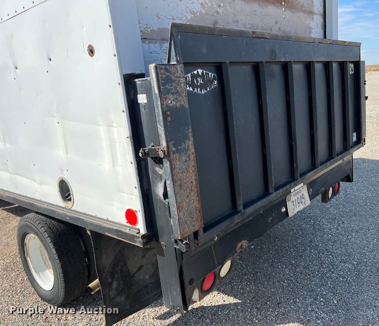 image for item LI9358 1992 Chevrolet G30  box truck