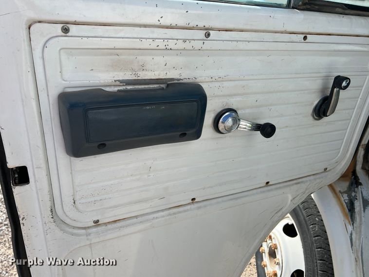 image for item LI9358 1992 Chevrolet G30  box truck