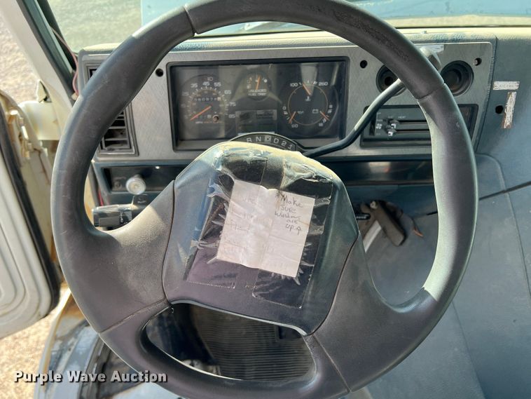 image for item LI9358 1992 Chevrolet G30  box truck