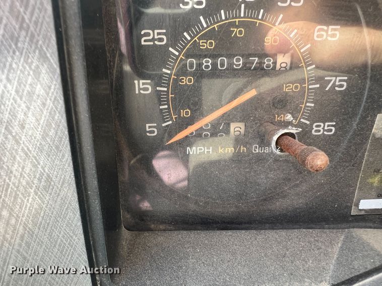 image for item LI9358 1992 Chevrolet G30  box truck