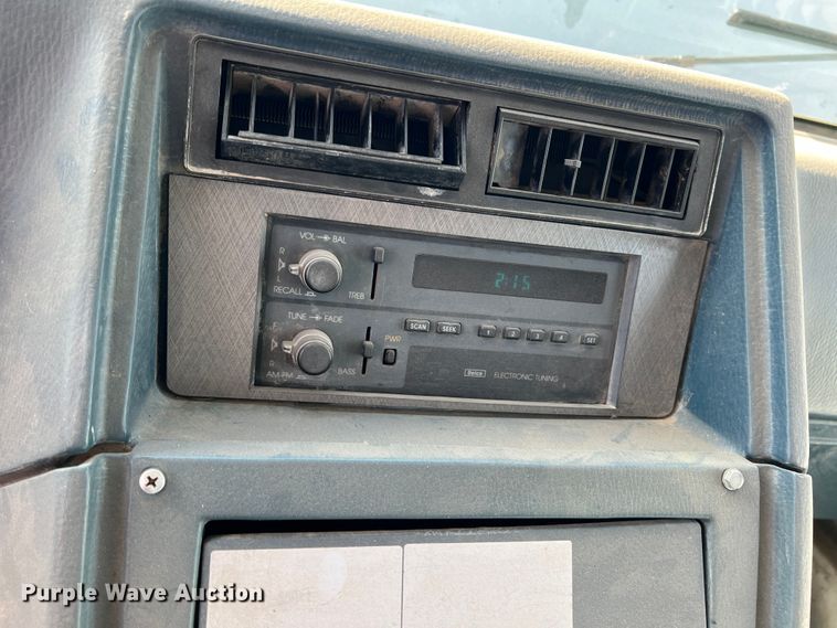 image for item LI9358 1992 Chevrolet G30  box truck