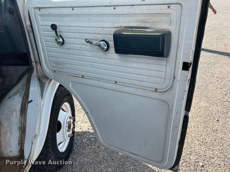 image for item LI9358 1992 Chevrolet G30  box truck