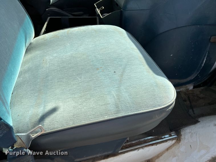 image for item LI9358 1992 Chevrolet G30  box truck