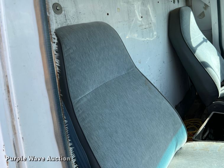 image for item LI9358 1992 Chevrolet G30  box truck