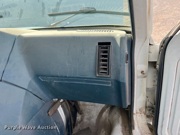 image for item LI9358 1992 Chevrolet G30  box truck