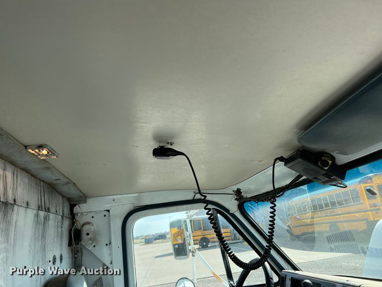 image for item LI9358 1992 Chevrolet G30  box truck