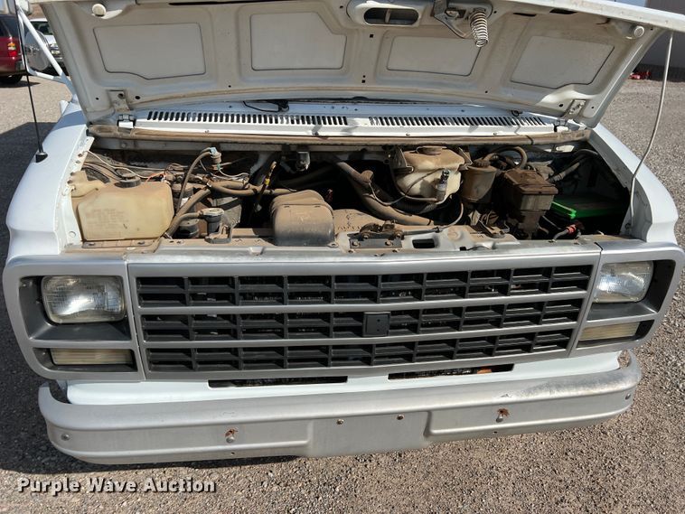 image for item LI9358 1992 Chevrolet G30  box truck