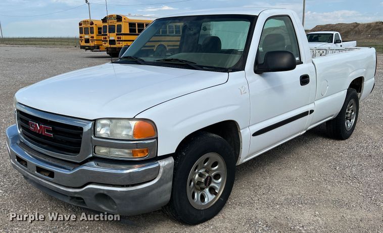 image for item LI9359 2005 GMC Sierra 1500  pickup truck