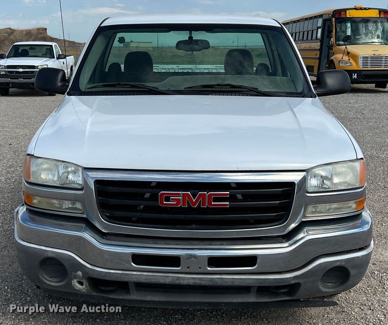 image for item LI9359 2005 GMC Sierra 1500  pickup truck
