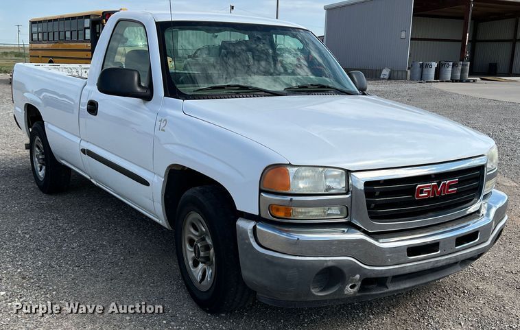 image for item LI9359 2005 GMC Sierra 1500  pickup truck