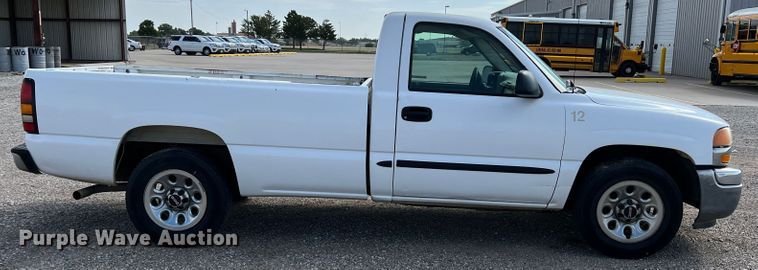image for item LI9359 2005 GMC Sierra 1500  pickup truck