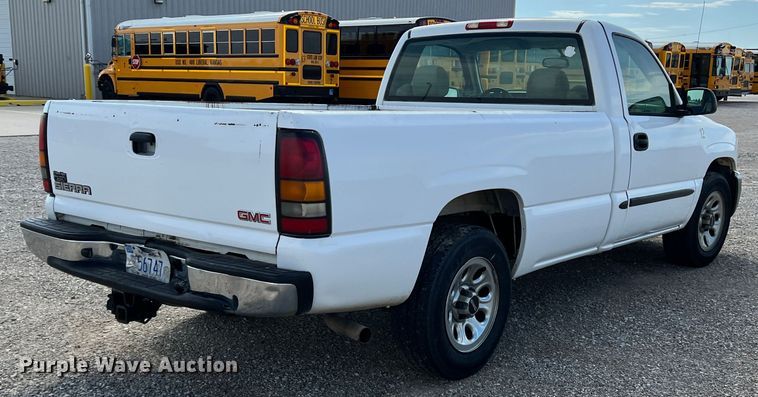 image for item LI9359 2005 GMC Sierra 1500  pickup truck