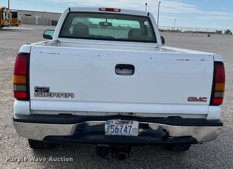 image for item LI9359 2005 GMC Sierra 1500  pickup truck
