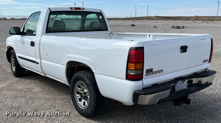 image for item LI9359 2005 GMC Sierra 1500  pickup truck