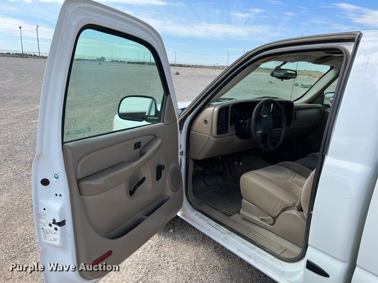 image for item LI9359 2005 GMC Sierra 1500  pickup truck