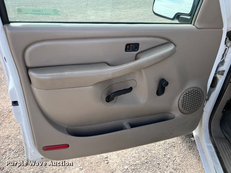 image for item LI9359 2005 GMC Sierra 1500  pickup truck