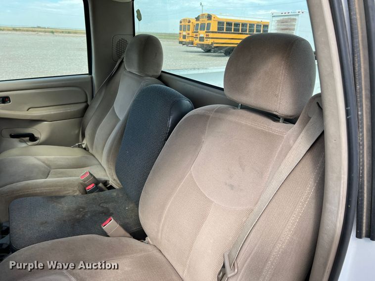 image for item LI9359 2005 GMC Sierra 1500  pickup truck