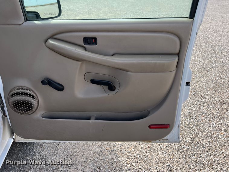 image for item LI9359 2005 GMC Sierra 1500  pickup truck