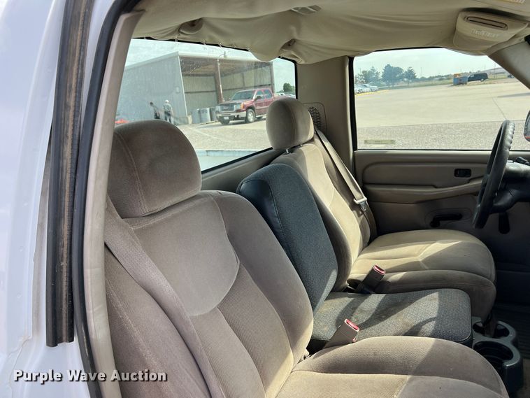 image for item LI9359 2005 GMC Sierra 1500  pickup truck