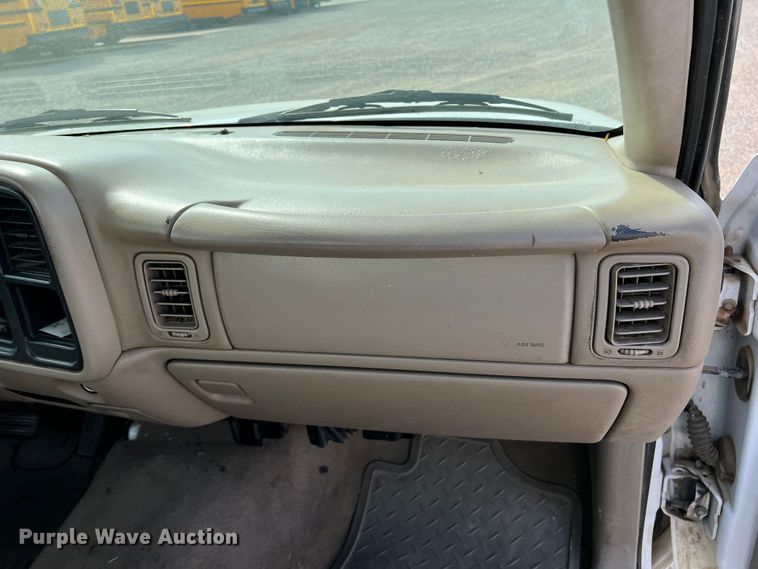 image for item LI9359 2005 GMC Sierra 1500  pickup truck