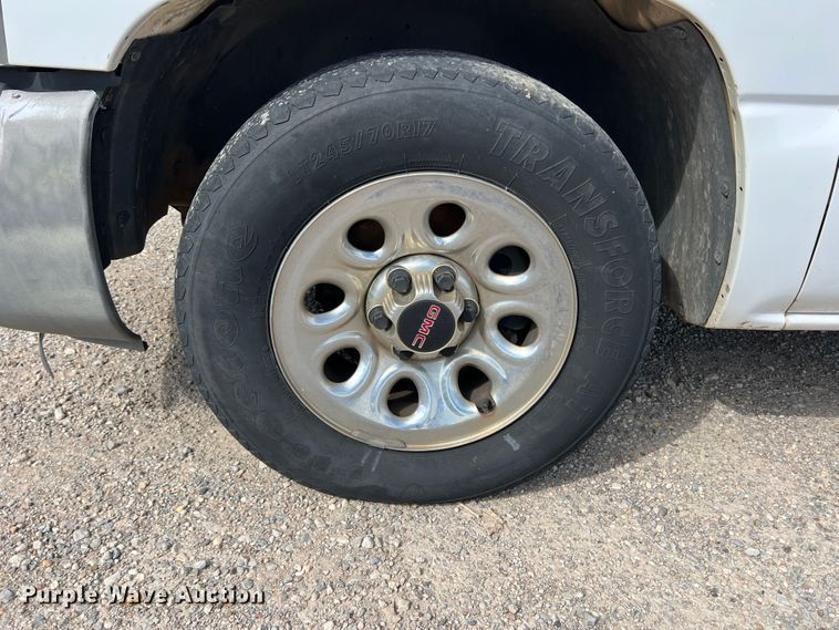 image for item LI9359 2005 GMC Sierra 1500  pickup truck