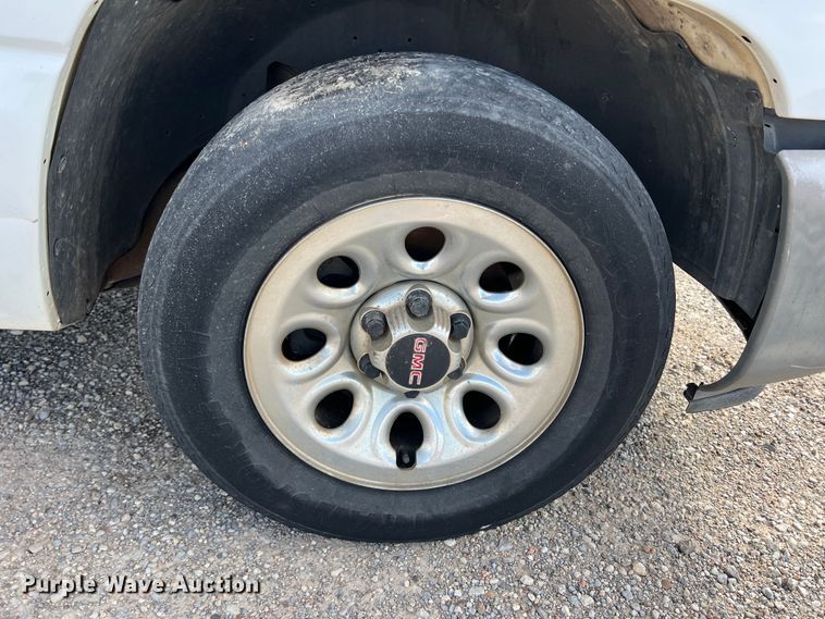 image for item LI9359 2005 GMC Sierra 1500  pickup truck