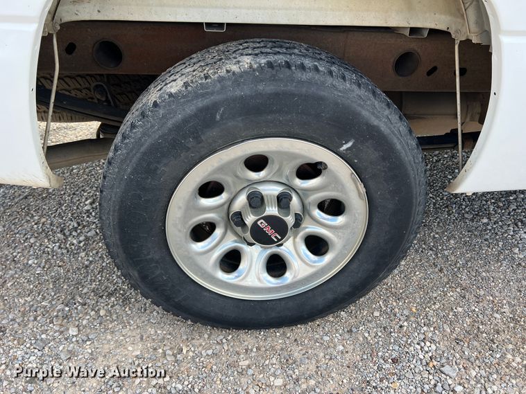 image for item LI9359 2005 GMC Sierra 1500  pickup truck