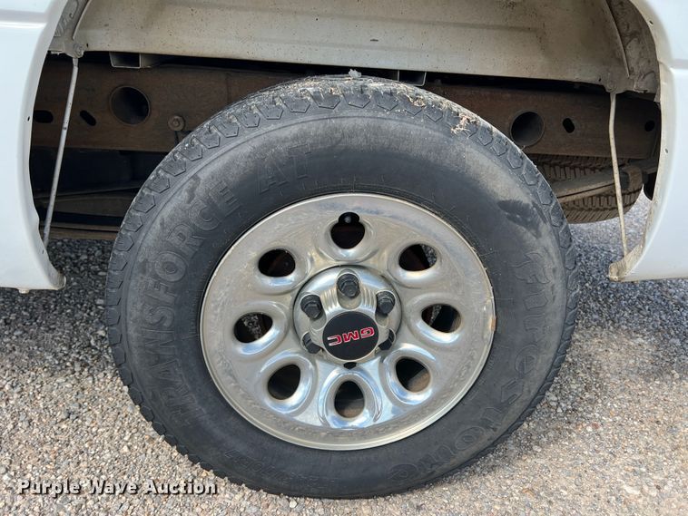 image for item LI9359 2005 GMC Sierra 1500  pickup truck